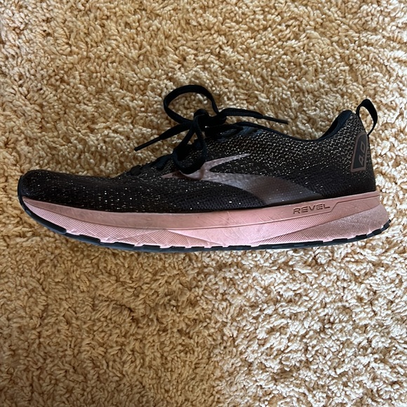 Womens Brooks shoes - Picture 1 of 6